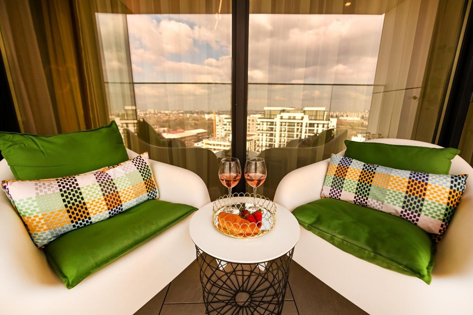 One Verdi Park Exclusive Apartments - Panoramic View & Private Parking Bucharest Exterior photo