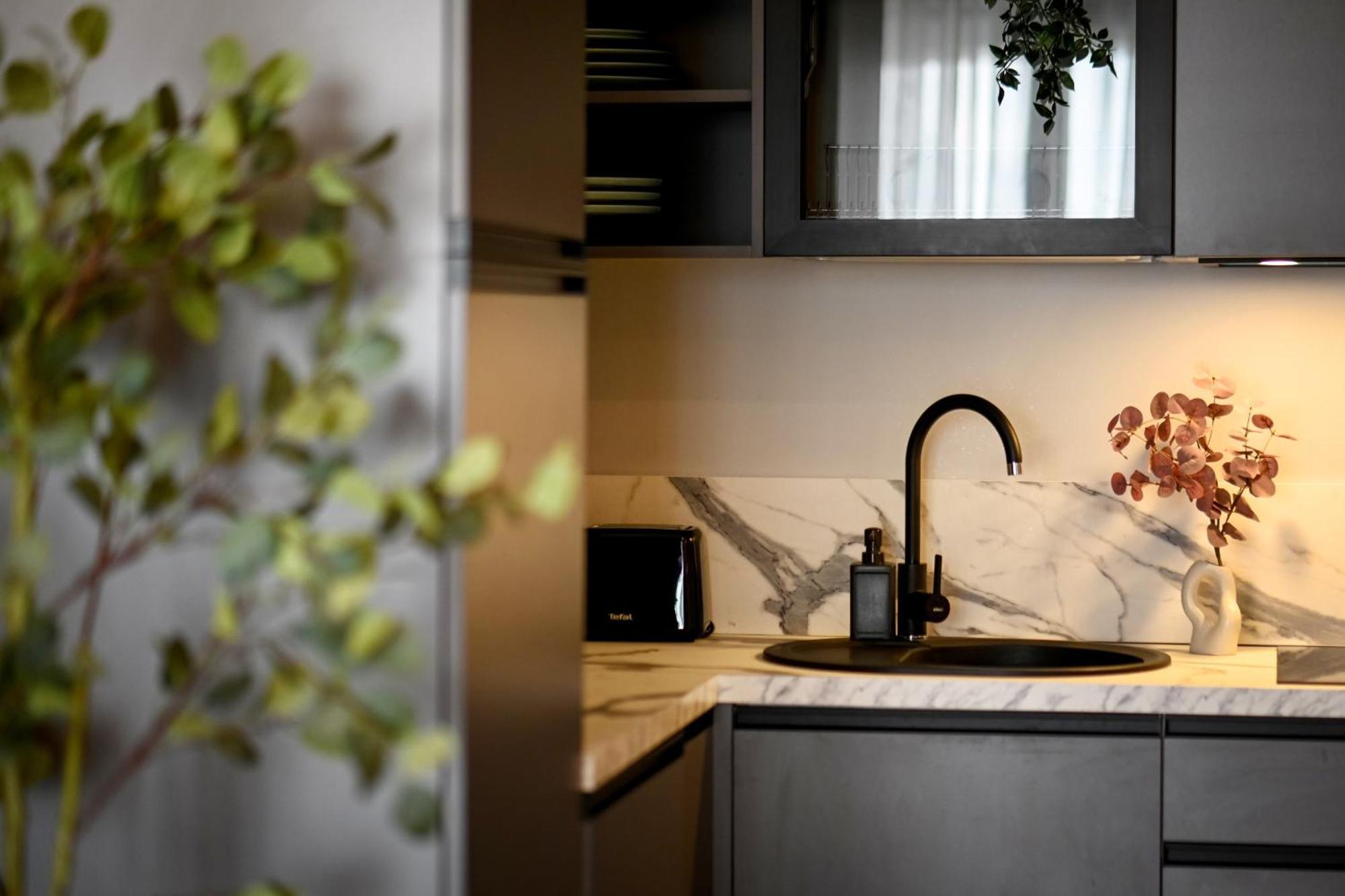 One Verdi Park Exclusive Apartments - Panoramic View & Private Parking Bucharest Room photo