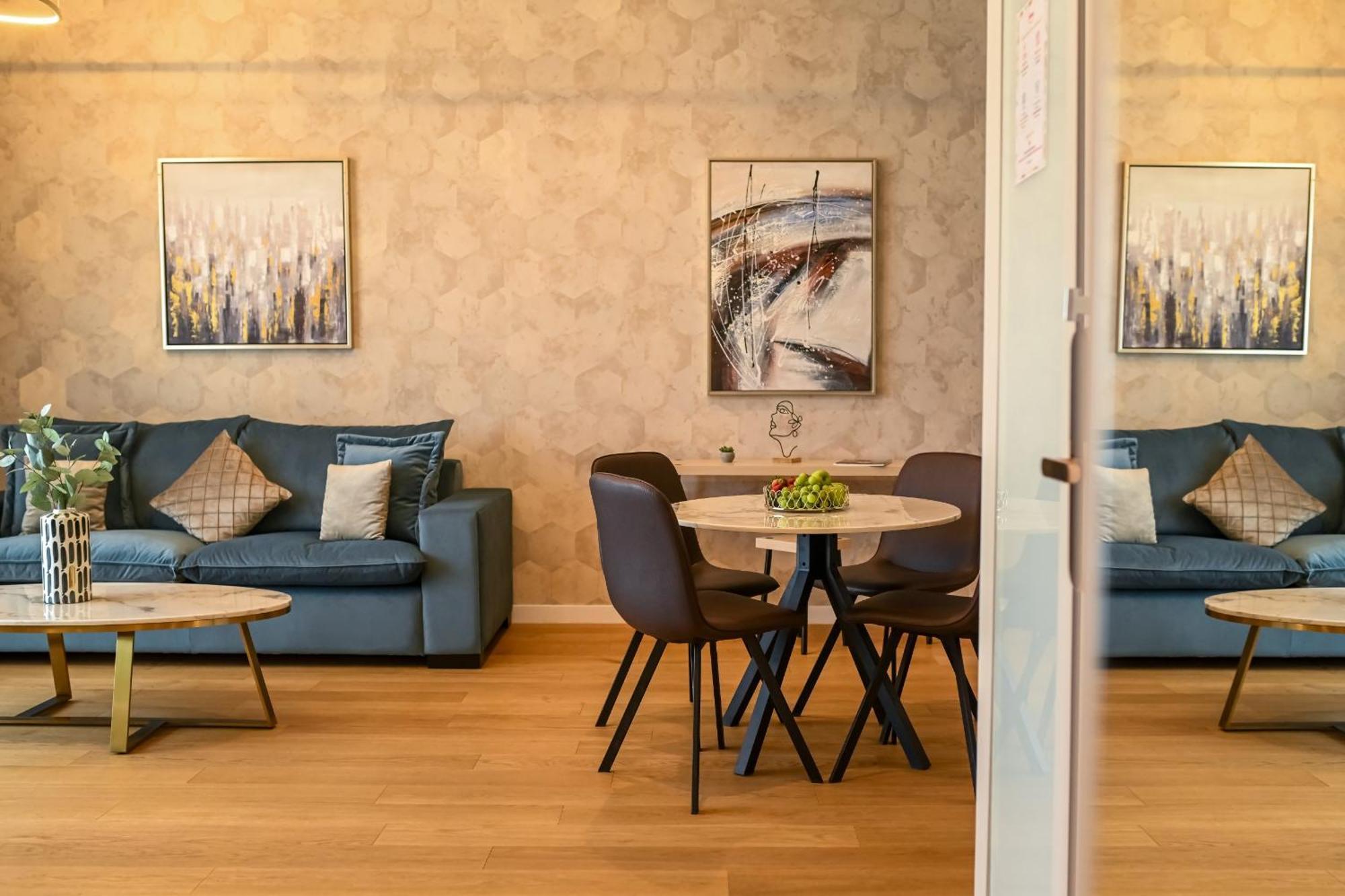 One Verdi Park Exclusive Apartments - Panoramic View & Private Parking Bucharest Room photo