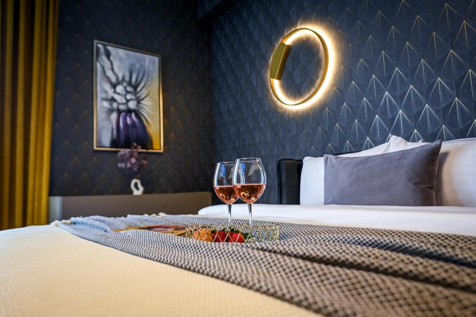 One Verdi Park Exclusive Apartments - Panoramic View & Private Parking Bucharest Room photo